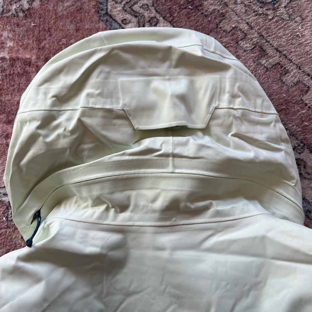 NWT! Women’s Underarmor Snow Jacket, Size M - Picture 10 of 11